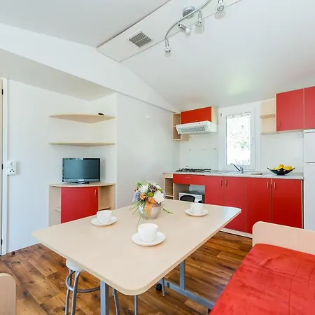 Mobile Homes Plava Laguna منتزه العطل باكوشتاني