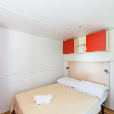 Mobile Homes Plava Laguna منتزه العطل