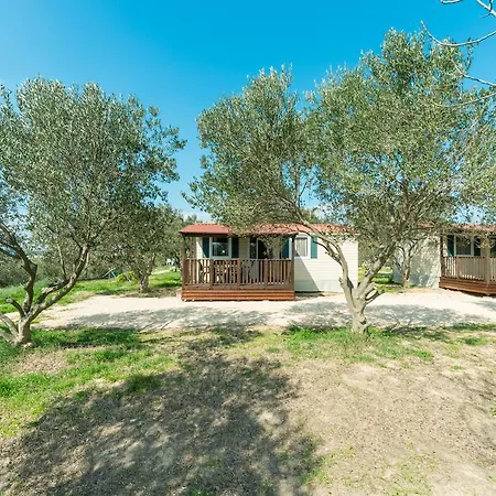 Mobile Homes Plava Laguna منتزه العطل *