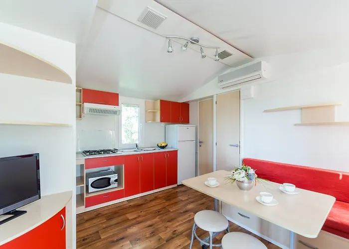 홀리데이파크 Mobile Homes Plava Laguna *